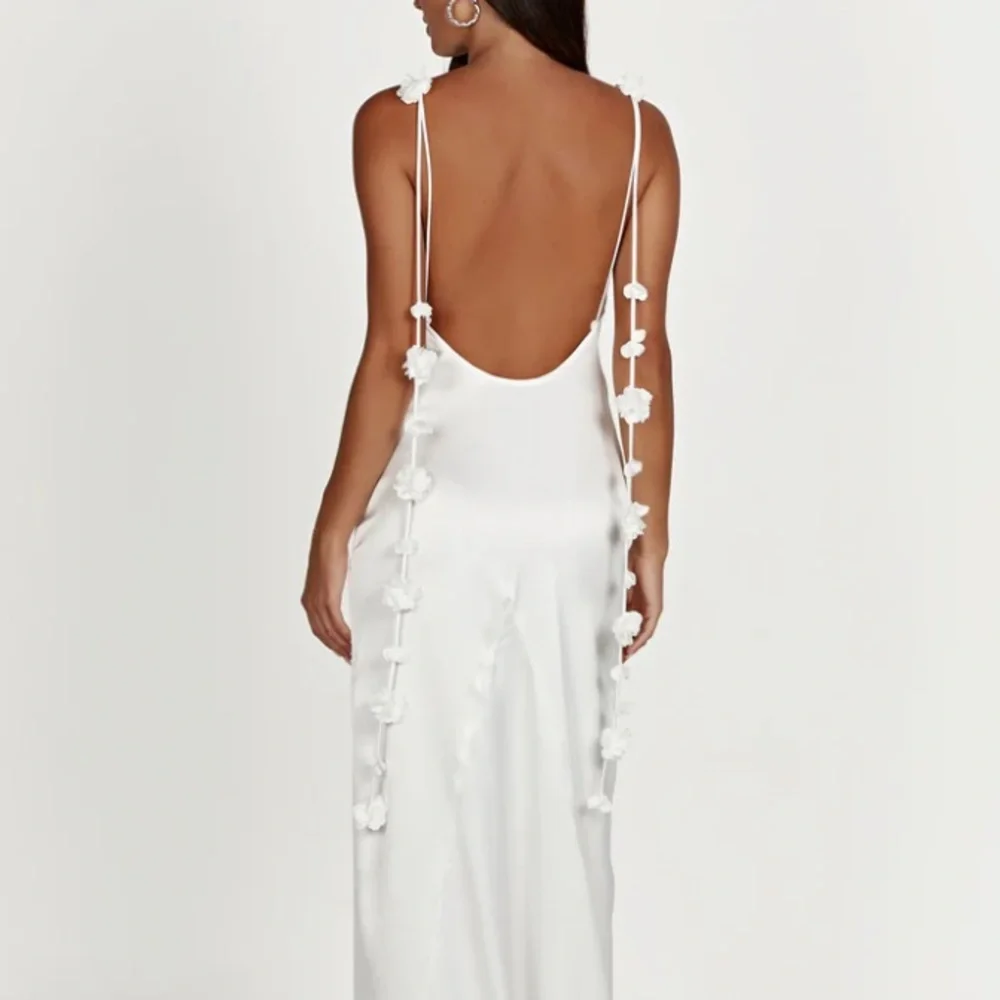 NWT Meshki Elenora White Backless Dress w/ Flower Straps - Picture 2 of 4